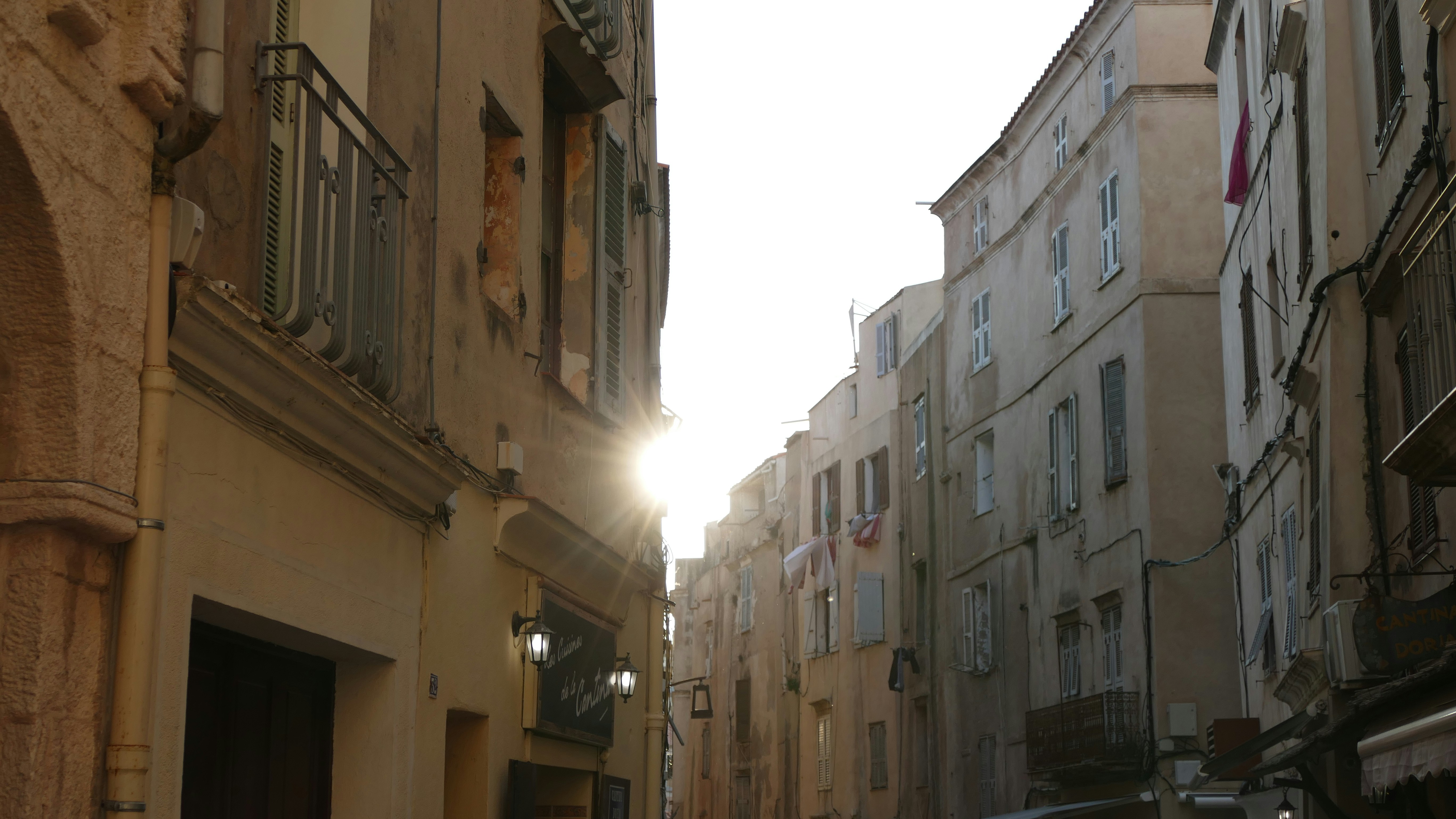 Original: Corsica Sonnenuntergang, enge Straße